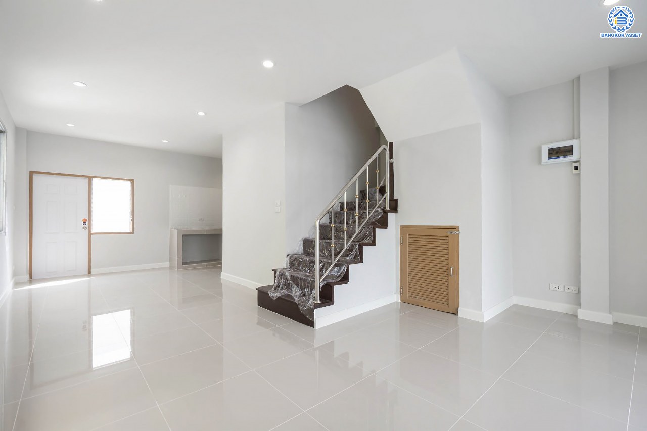 บ้านมือสองตกแต่งใหม่ โครงการ มณฑล4 บางใหญ่ เนื้อที่ 28.4 ตร.ว. ฟังก์ชัน 3 ห้องนอน 2 ห้องน้ำ จอดรถได้ 2 คัน รองรับทุกกิจกรรม บนทำเลเชื่อมต่อหลายเส้นทาง อาทิ ถนนแก้วอินทร์, ถนนกาญจนาภิเษก, ถนนรัตนาธิเบศร์ ใกล้รถไฟฟ้าสายสีม่วง "สถานีตลาดบางใหญ่" และจุดขึ้นทางด่วน "กาญจนาภิเษก"